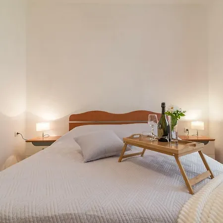 Kate's Family Place * زادار