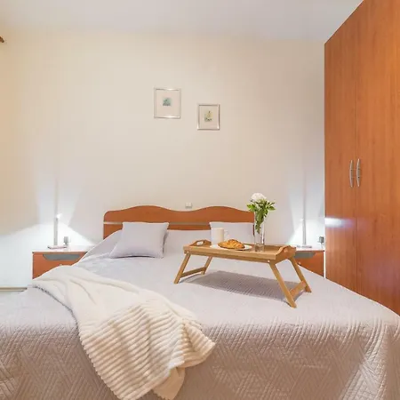 Kate's Family Place * زادار