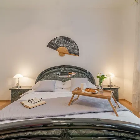 Kate's Family Place Apartmán *